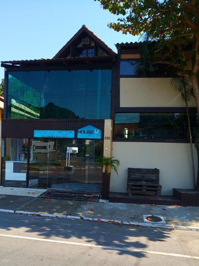 Pousada Bravo House Balneário Camboriú Екстериор снимка