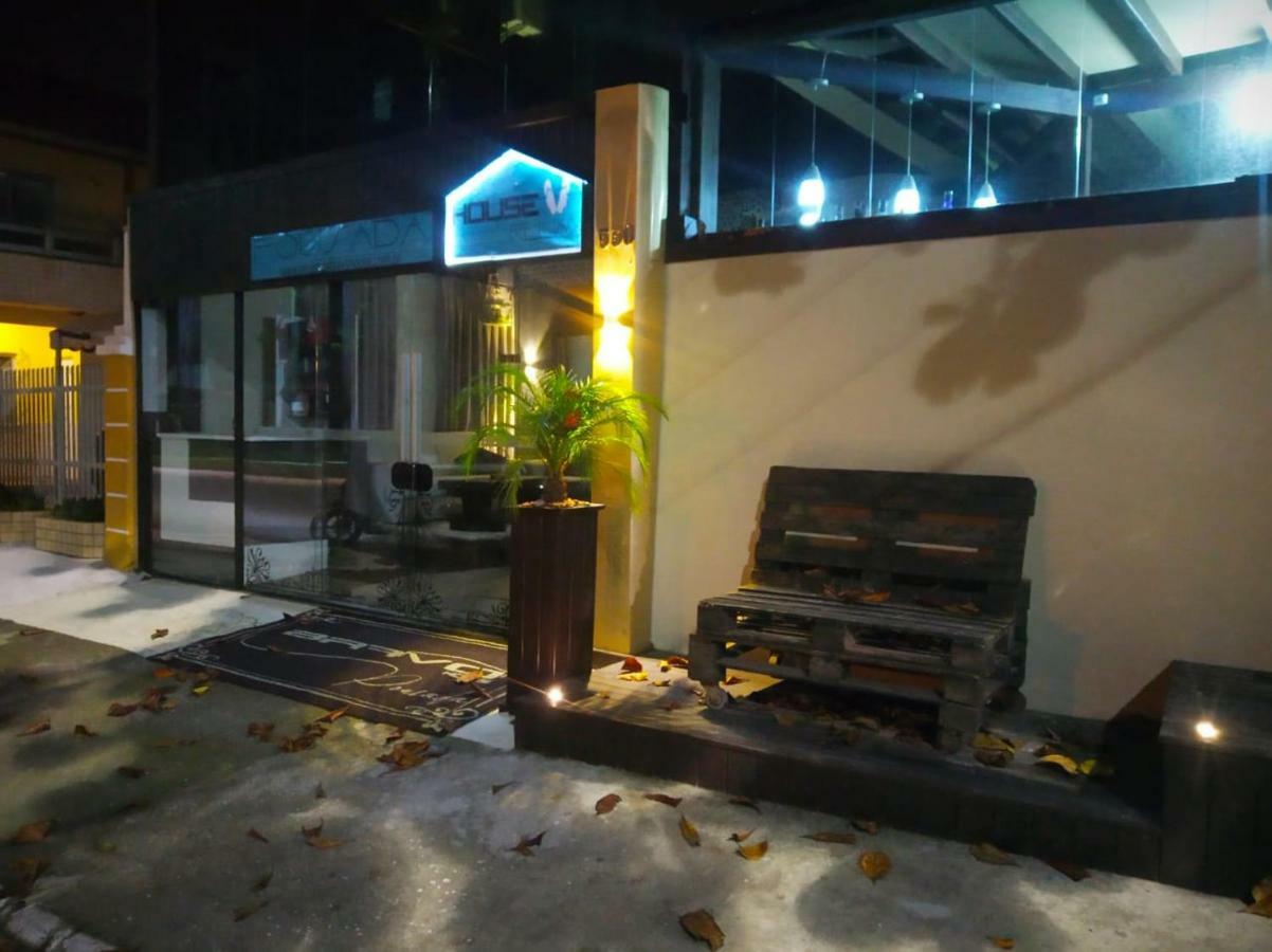 Pousada Bravo House Balneário Camboriú Екстериор снимка